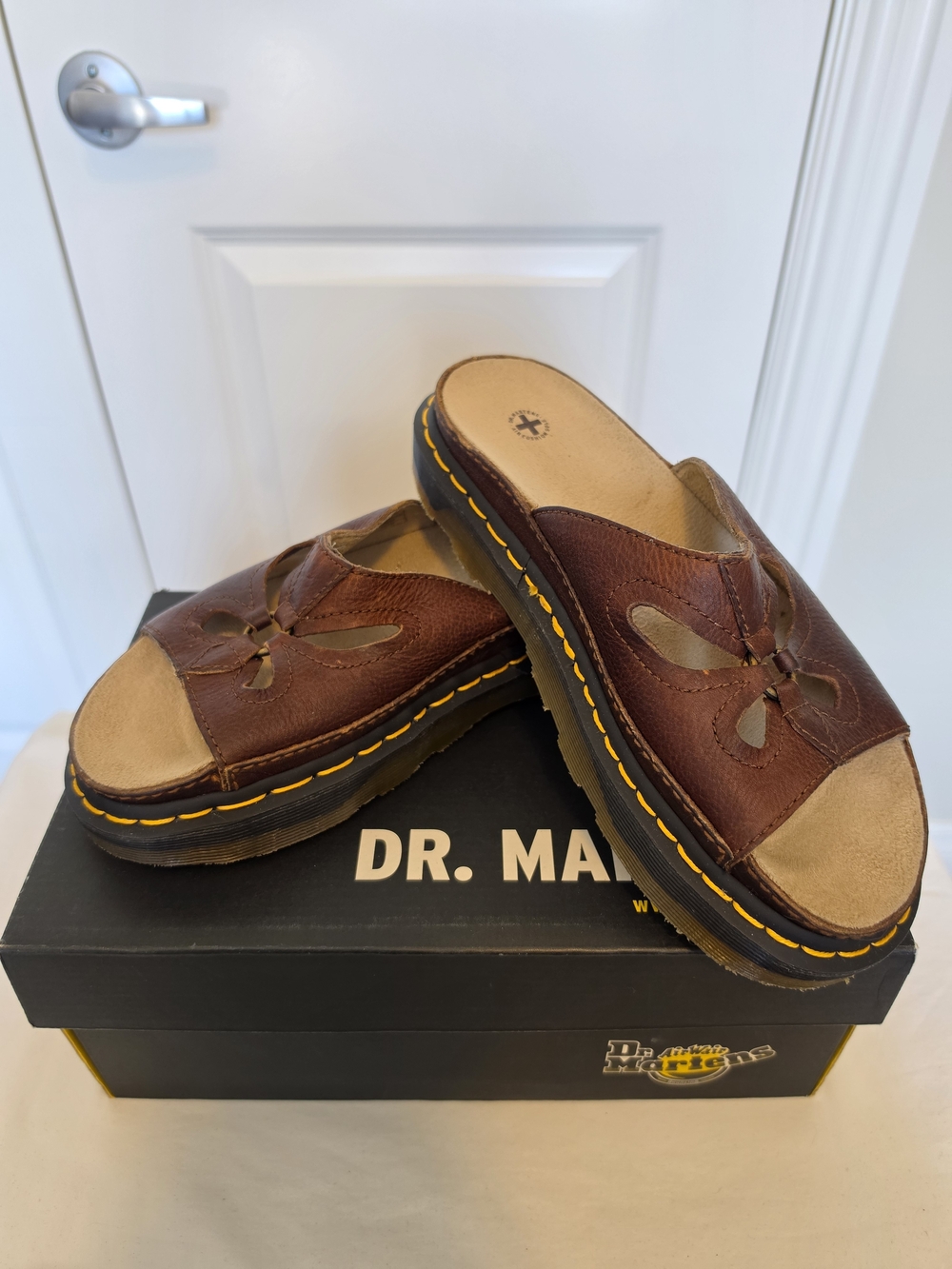 RARE 90s Y2K DR. MARTENS 9A68 BUTTERFLY LEATHER SANDALS NEW IN BOX 9